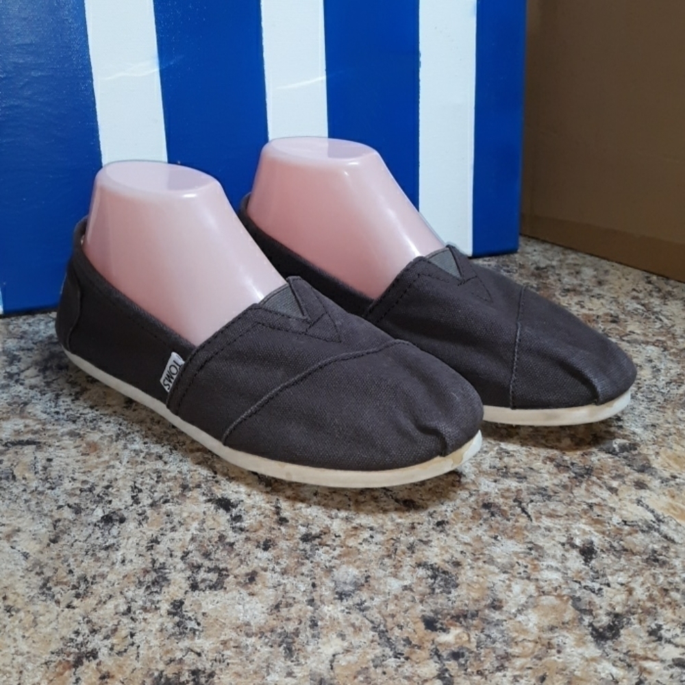 Tom's 8.5 brown canvas